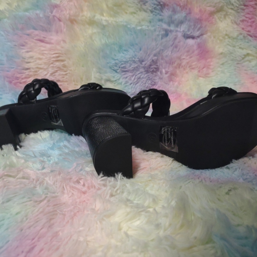 Never worn chunky heels - Picture 3 of 3